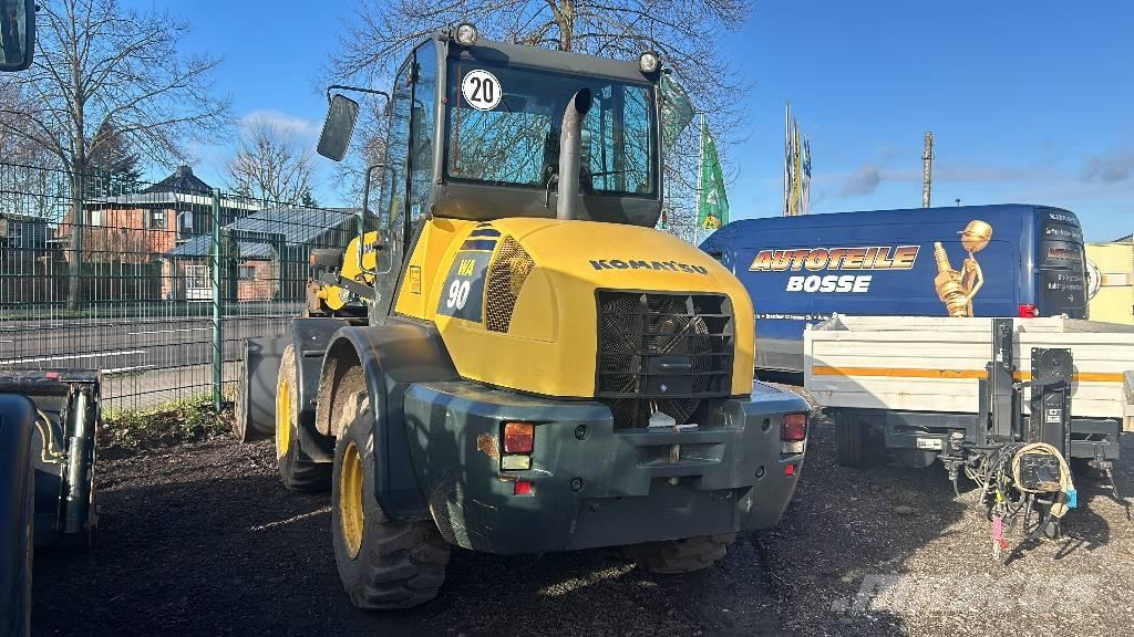 Komatsu WA 90 Kolesové nakladače