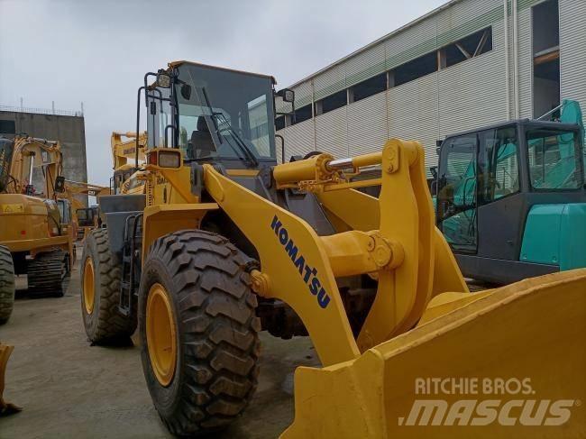 Komatsu WA 320 Kolesové nakladače