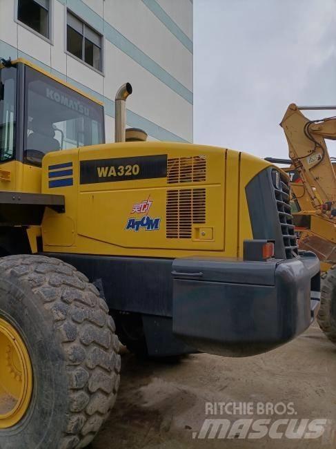 Komatsu WA 320 Kolesové nakladače