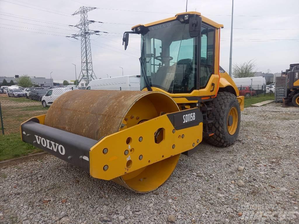 Volvo SD 115 B Ťahačové valce