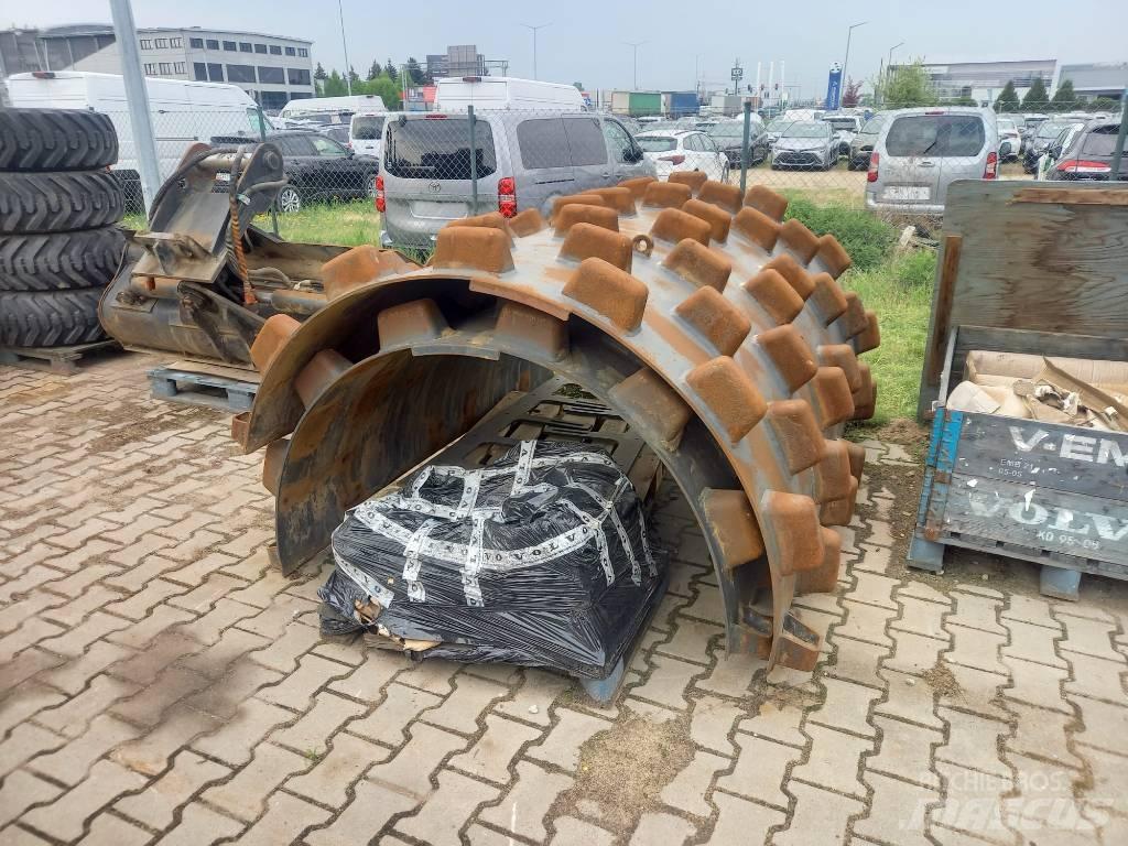 Volvo SD 115 B Ťahačové valce