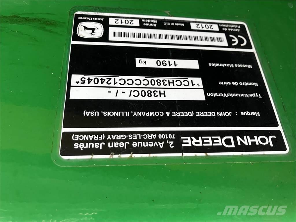 John Deere 6215R Traktory