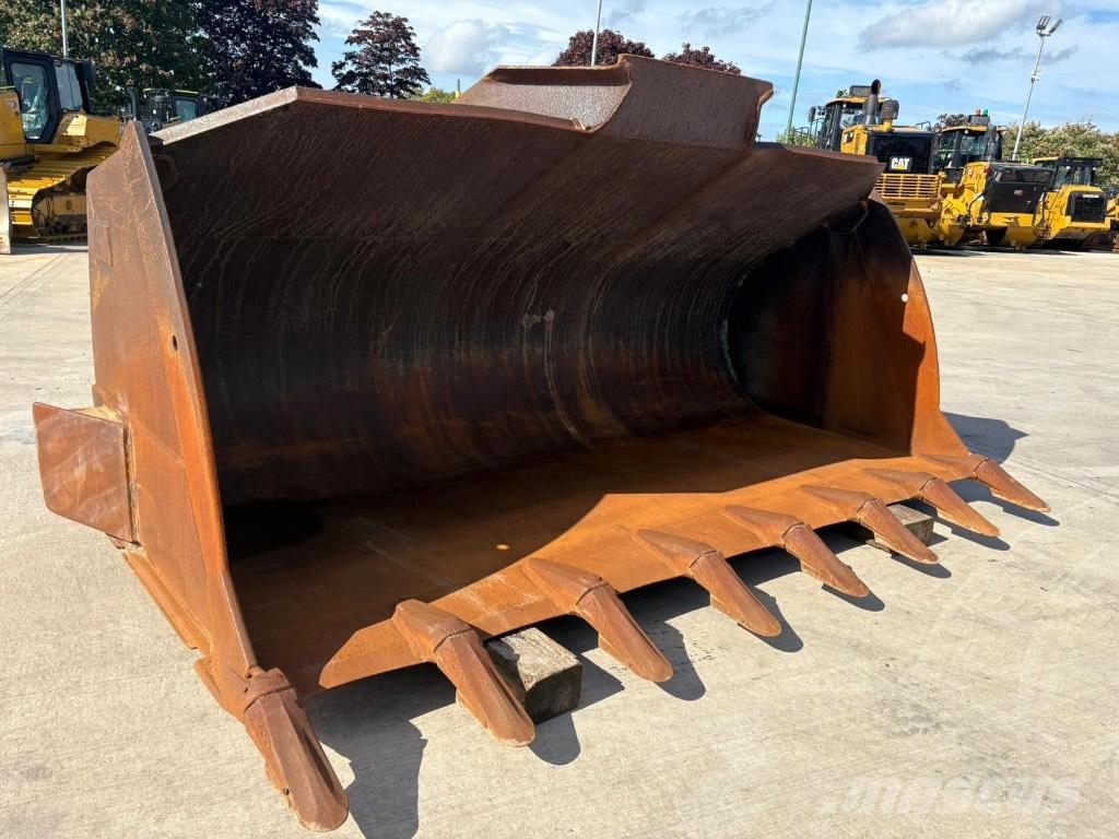 CAT 980 Bucket Lopaty