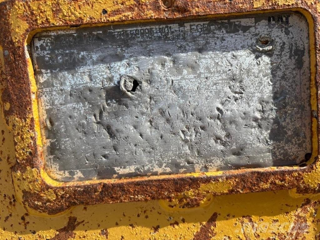 CAT 980 Bucket Lopaty