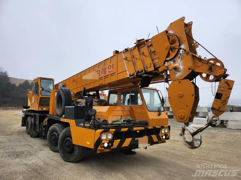 Hyundai HC 50 Univerzálne terénne žeriavy