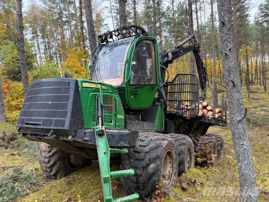 John Deere 1010 E Lesné traktory