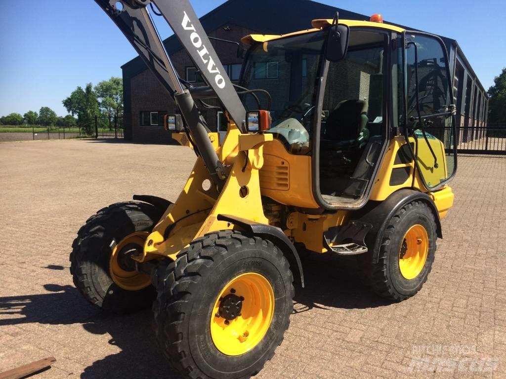 Volvo L 25 F Kolesové nakladače