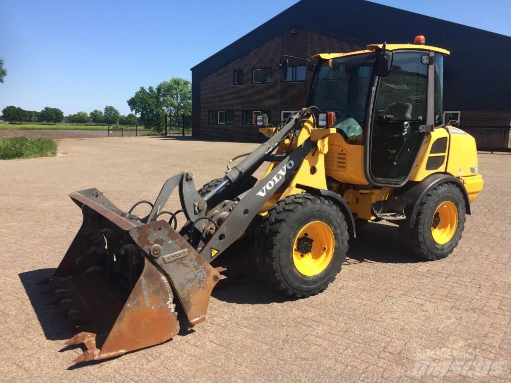 Volvo L 25 F Kolesové nakladače