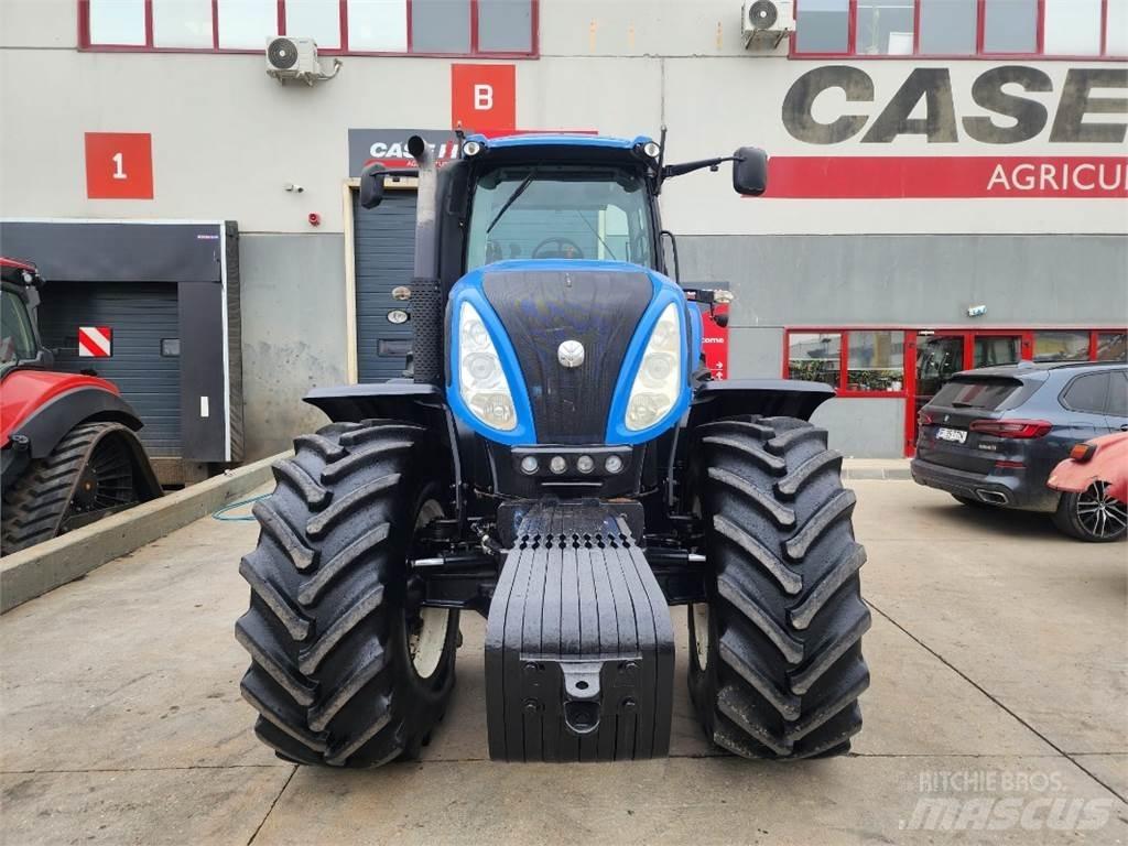 New Holland T8.300 Traktory