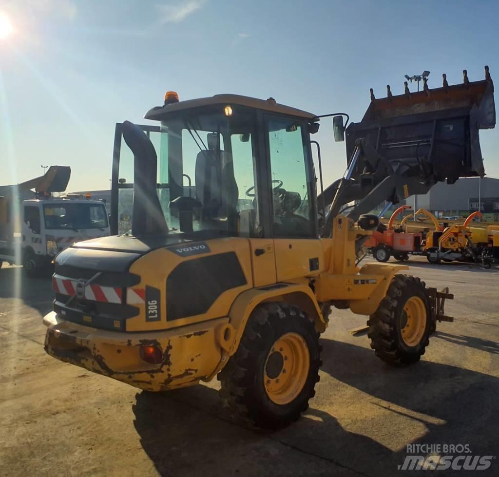 Volvo L30G Kolesové nakladače