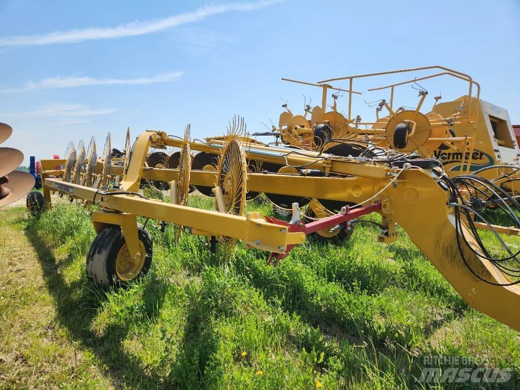 Vermeer VR1428 Obracače a zhrabovače sena
