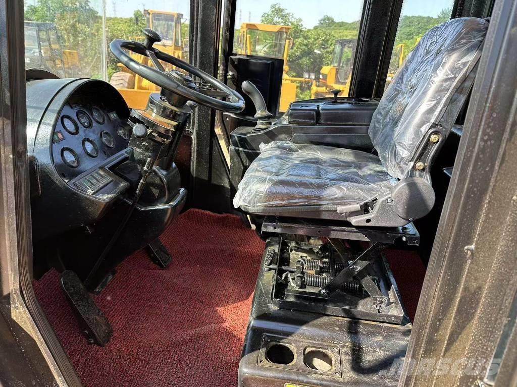 CAT 966H Kolesové nakladače