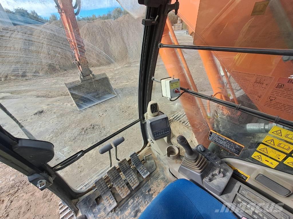 Hitachi ZX225USLC-3 Pásové rýpadlá