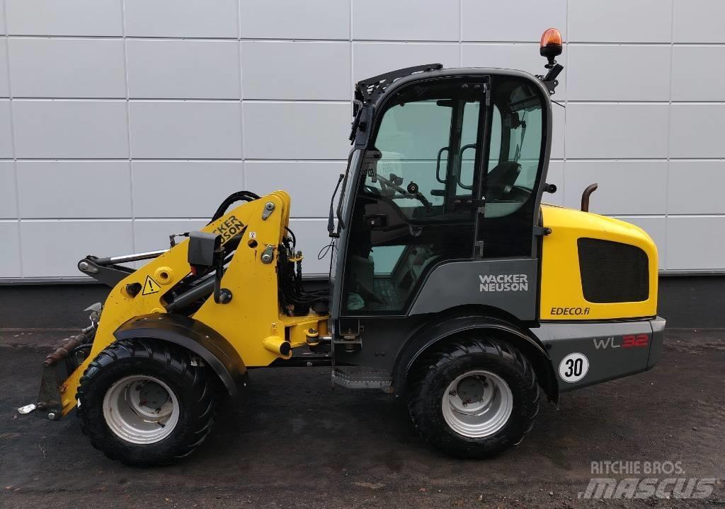 Wacker Neuson WL 32 Kolesové nakladače
