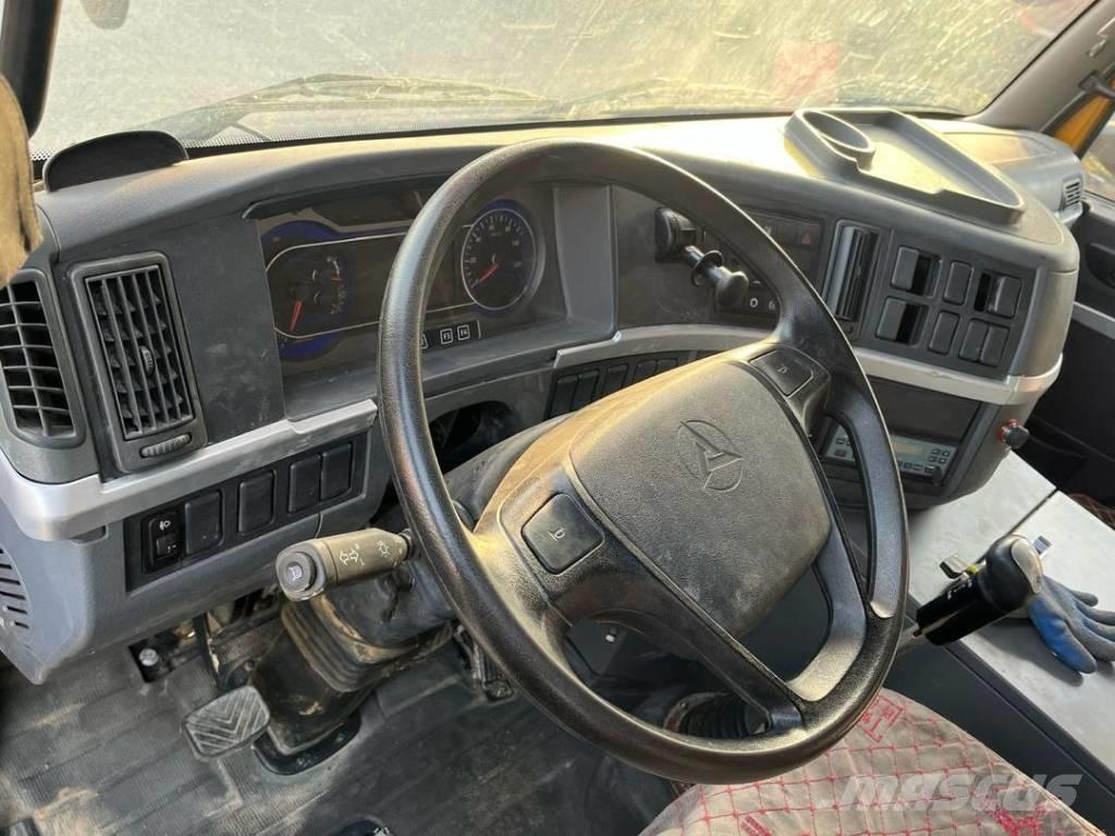 Sany STC250C5-2 Univerzálne terénne žeriavy