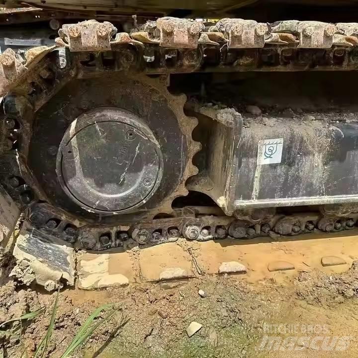 Komatsu PC70 Pásové rýpadlá