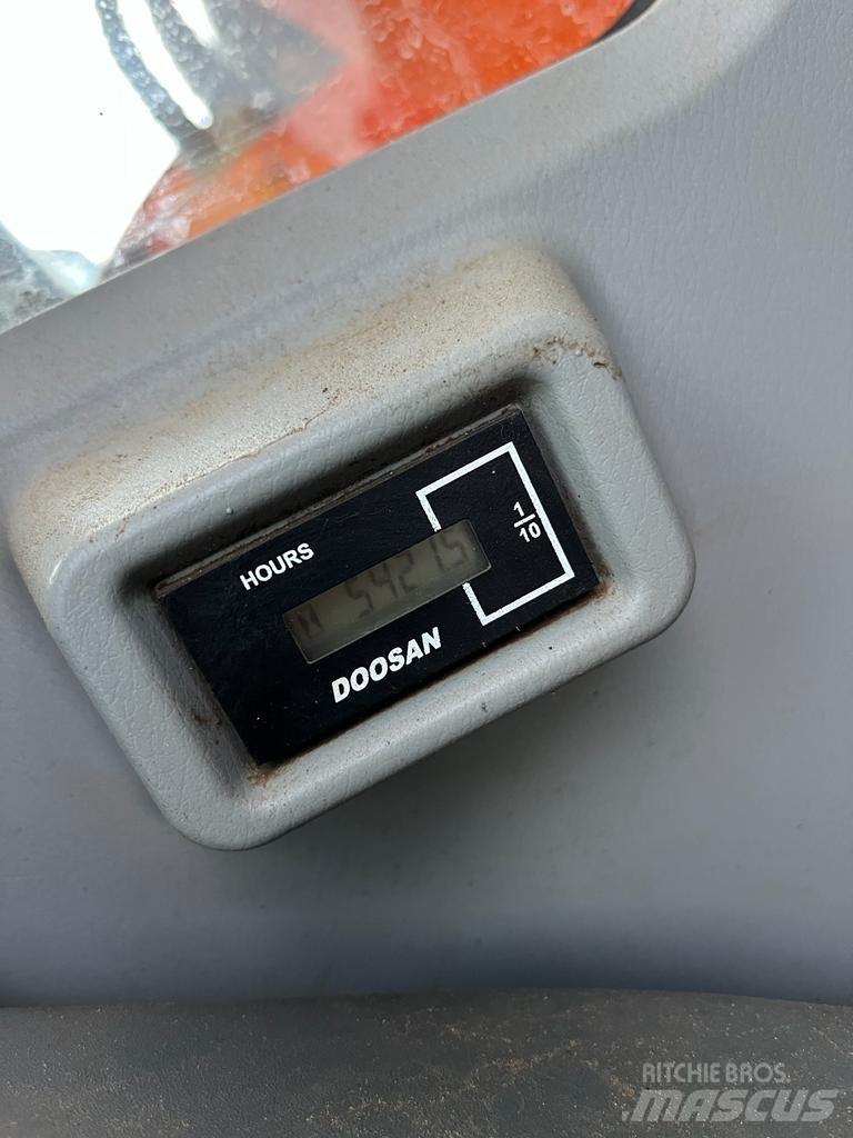 Doosan DX140 LCR Pásové rýpadlá