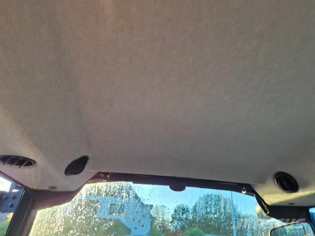 Valtra A105 HiTech Traktory