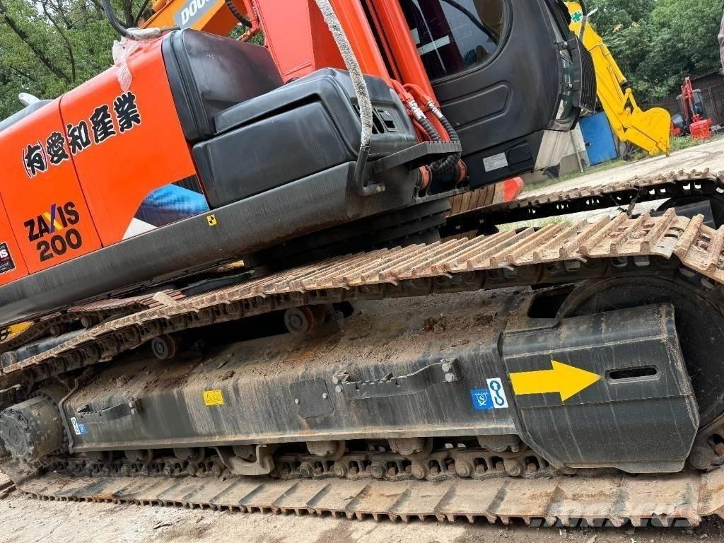 Hitachi ZX 200 Pásové rýpadlá