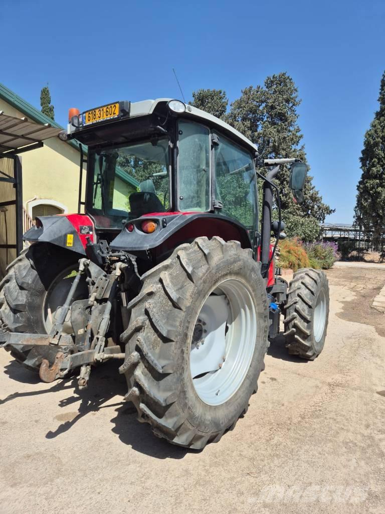 Massey Ferguson 5713 Traktory