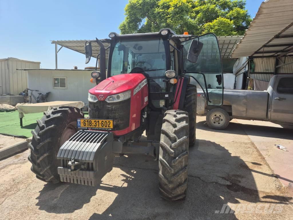Massey Ferguson 5713 Traktory
