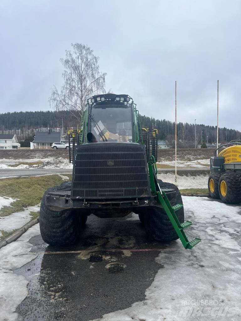 John Deere 1210 E Lesné traktory