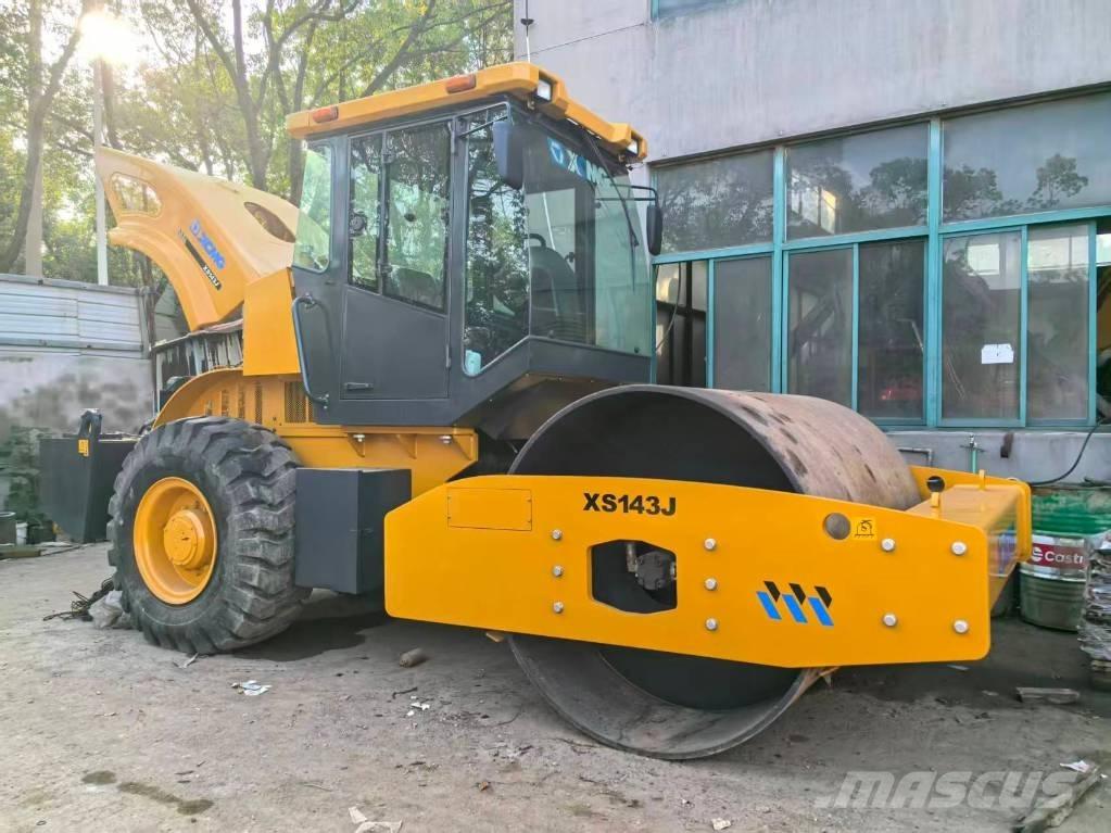 XCMG XS 142 J Ťahačové valce