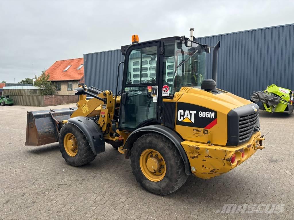CAT 906 M Kolesové nakladače