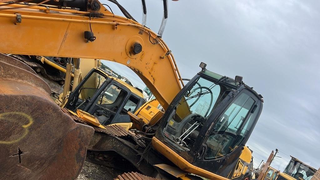 JCB 220 Výložníky a lyžice