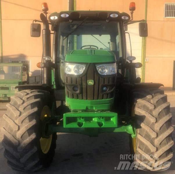 John Deere 6115 R Traktory