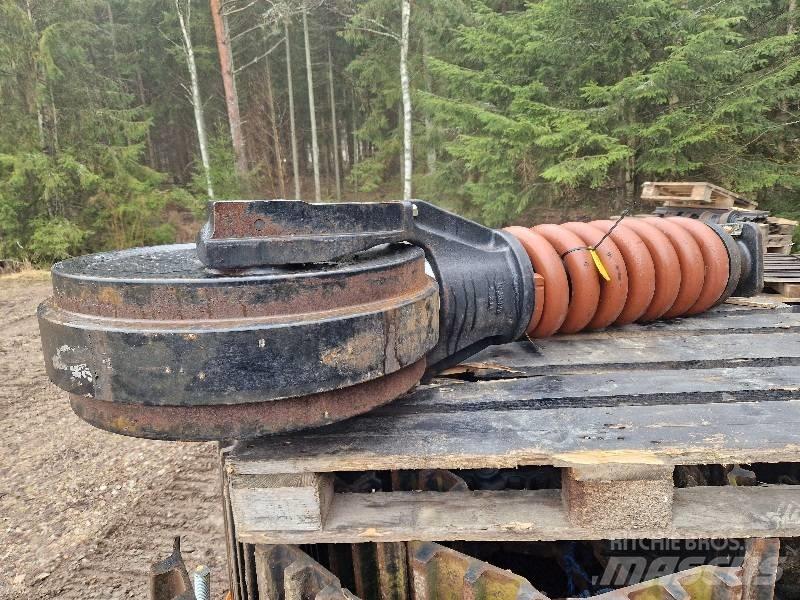 Hitachi ZX 300 Pásy, reťaze a podvozok