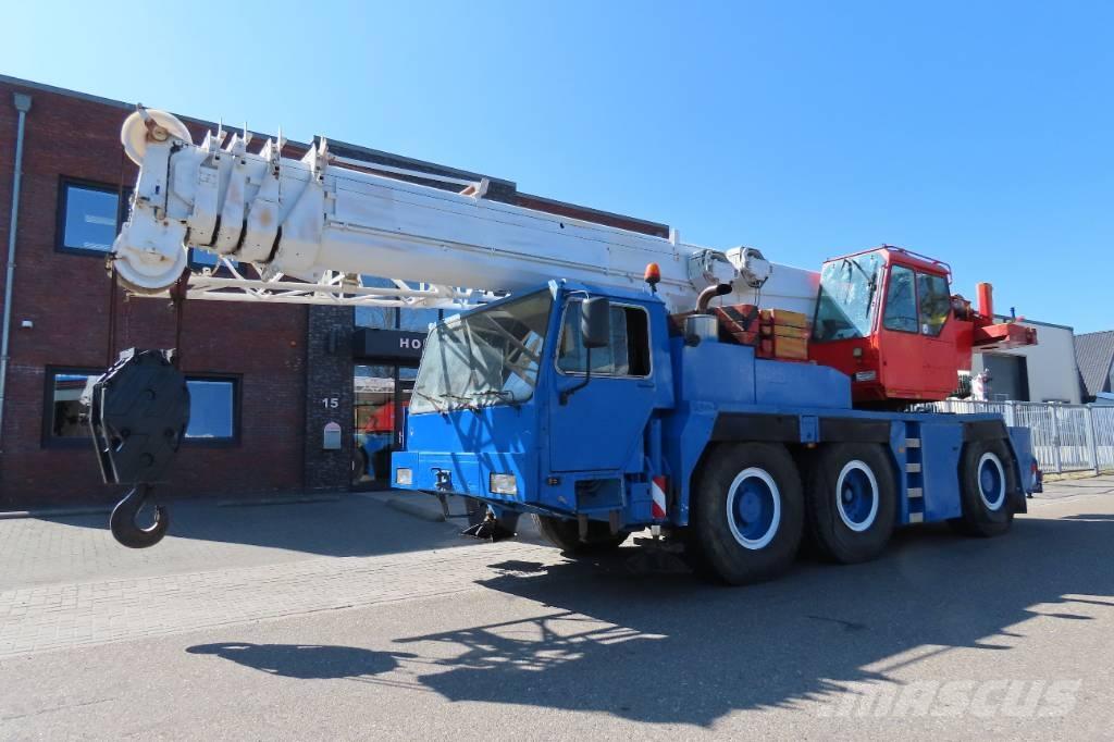 Liebherr LTM 1050-1 Univerzálne terénne žeriavy