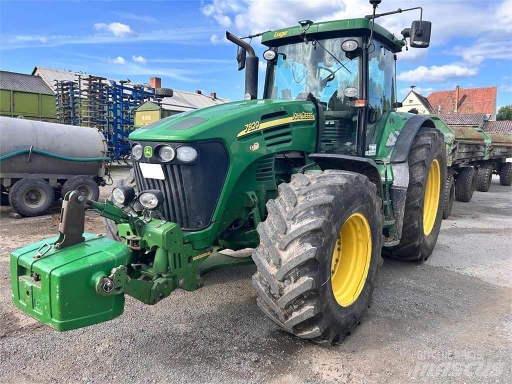 John Deere 7820 Traktory