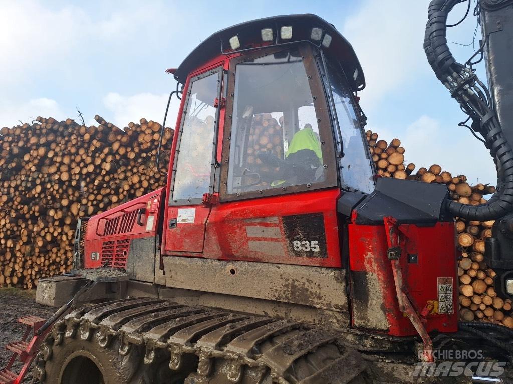 Komatsu 835 Lesné traktory