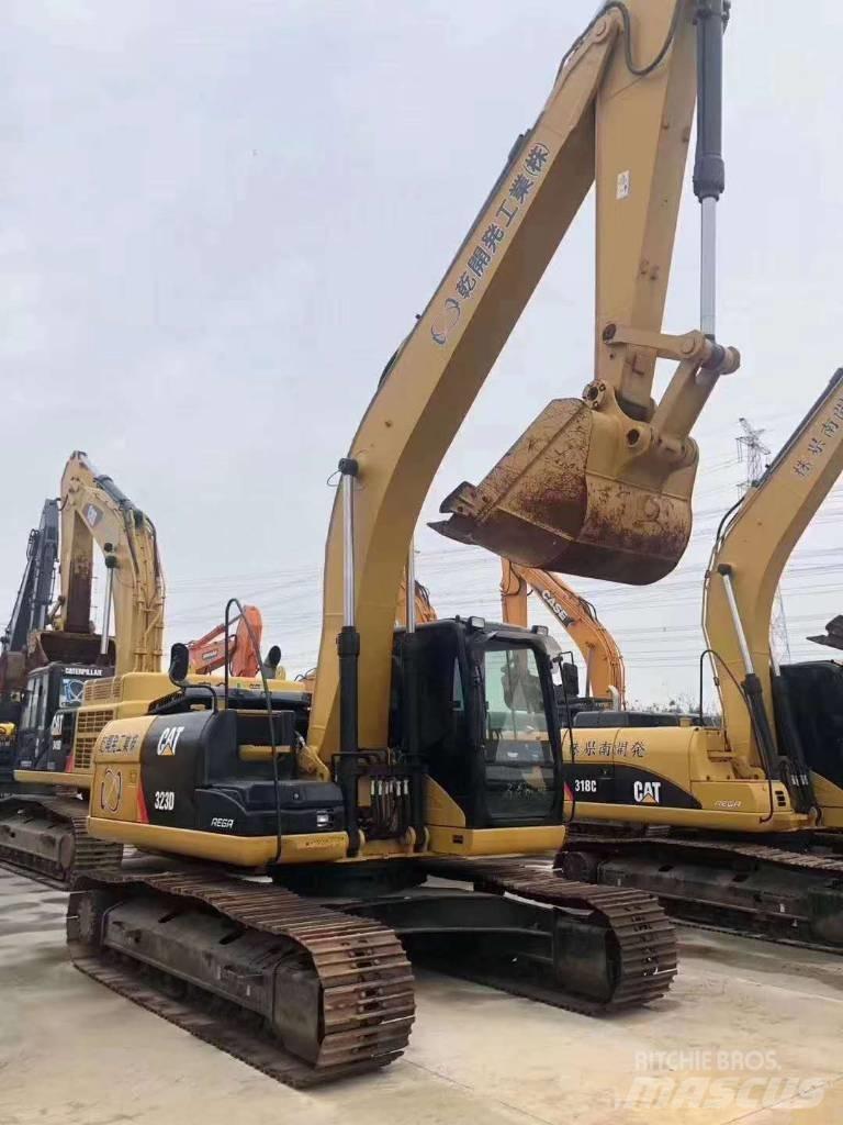 CAT 323 Pásové rýpadlá