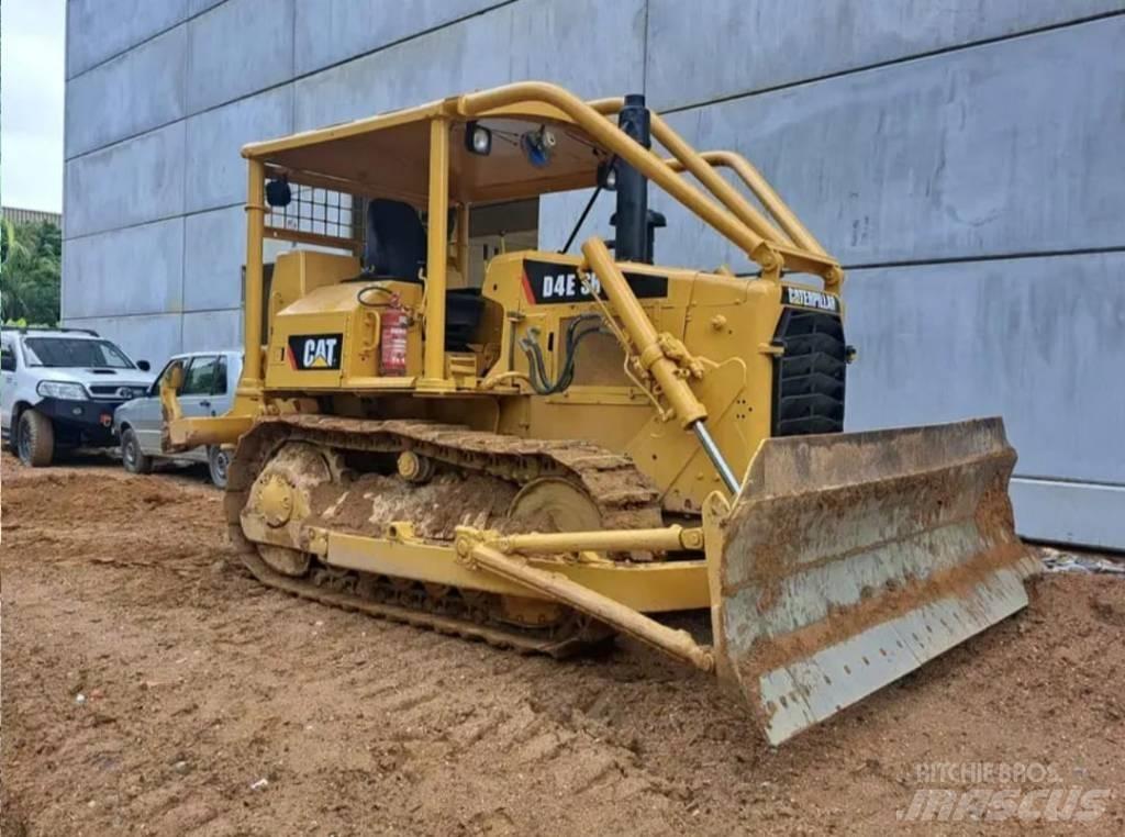 CAT D4SR Kompaktné traktory