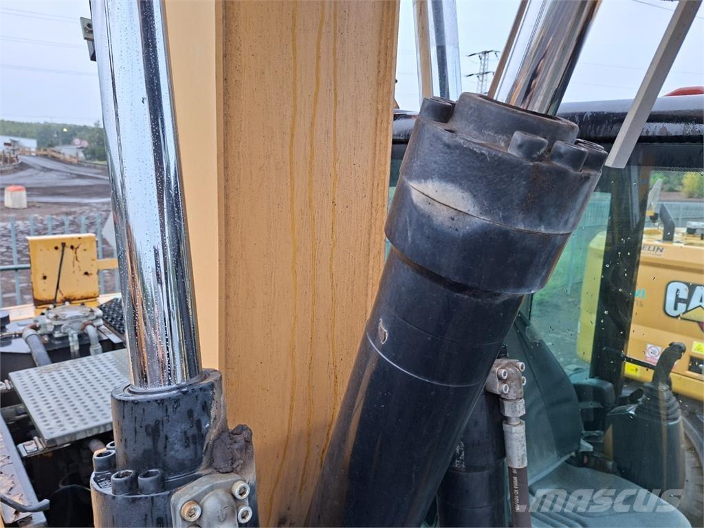 CAT M313D 4X4 Stavebníctvo - ostatné