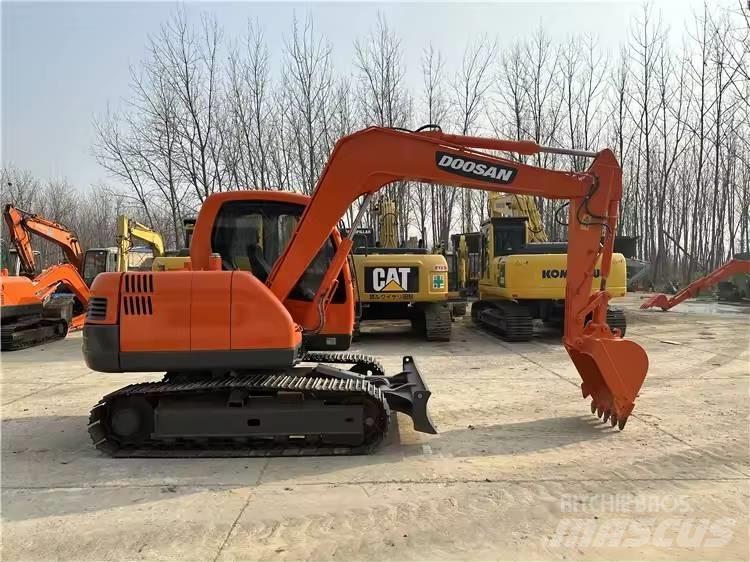 Doosan DX75 Pásové rýpadlá