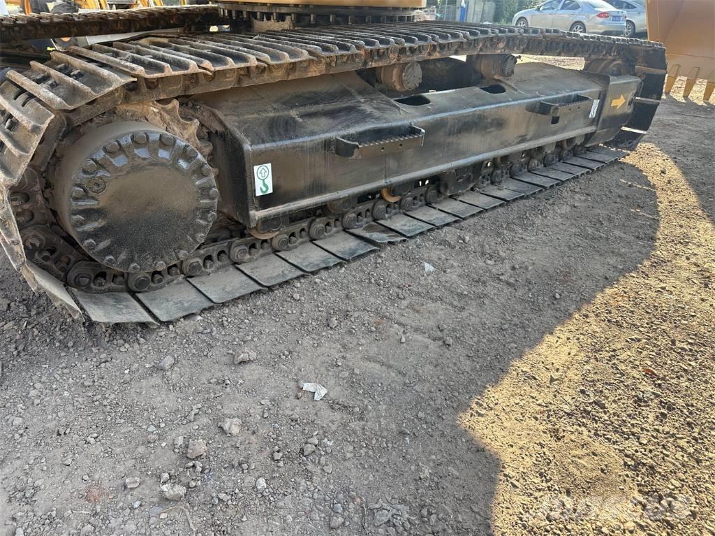 CAT 320BL Pásové rýpadlá