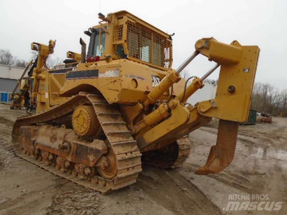 CAT D 8 T Pásové dozéry