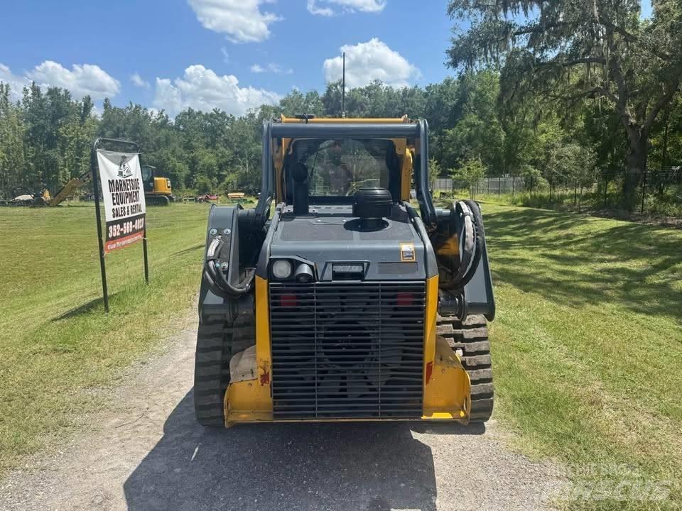 John Deere 325 Šmykom riadené nakladače