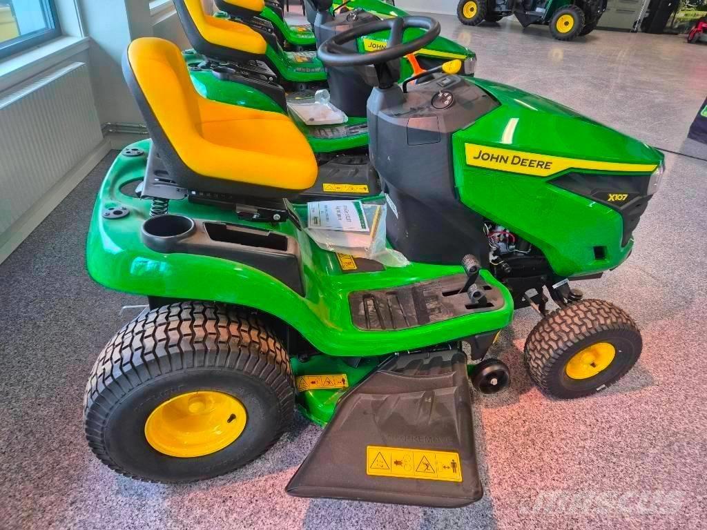 John Deere X 107 Samochodné kosačky