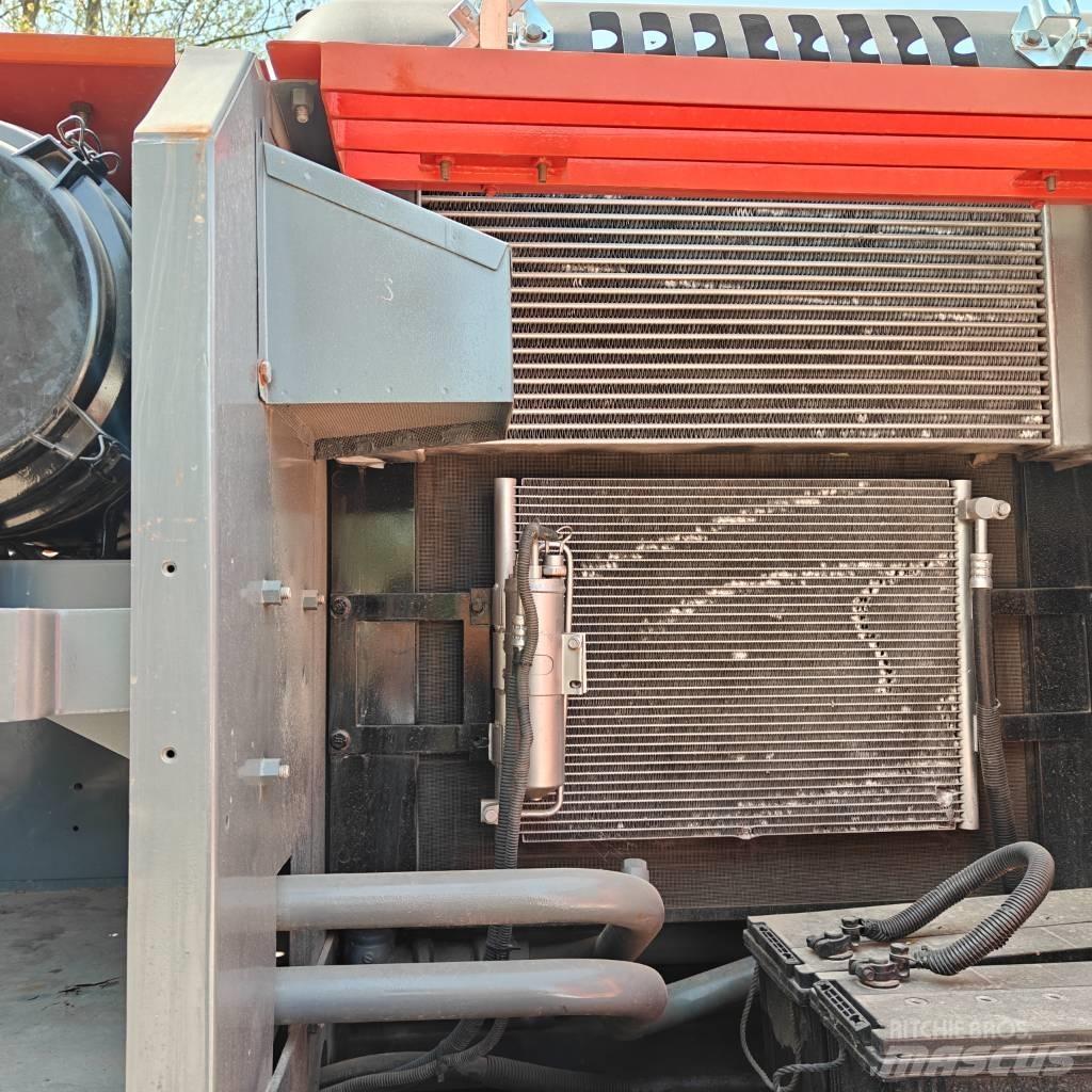 Hitachi ZX200 Pásové rýpadlá