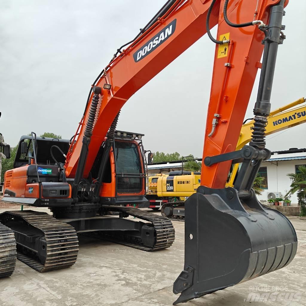 Doosan 225-9C Pásové rýpadlá