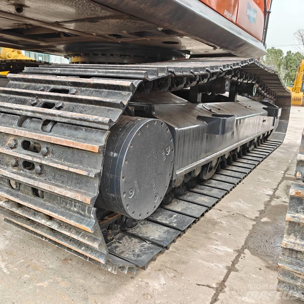 Doosan 225-9C Pásové rýpadlá