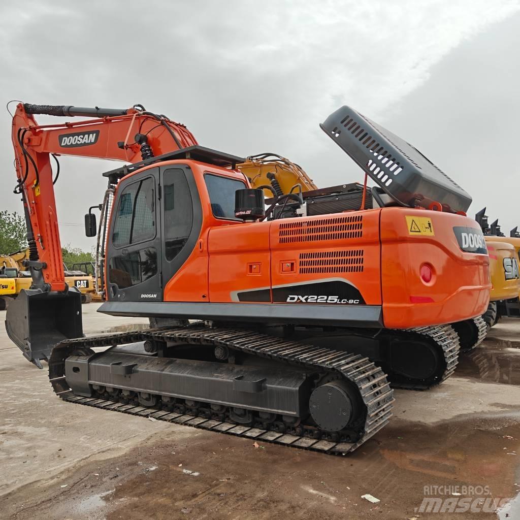 Doosan 225-9C Pásové rýpadlá