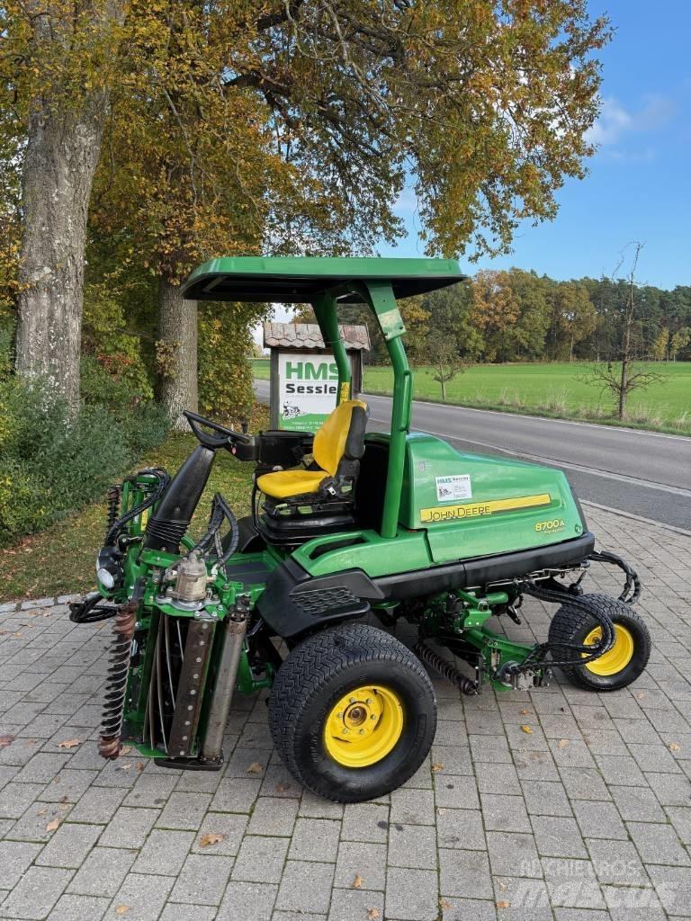 John Deere 8700 A Kosačky fervejí