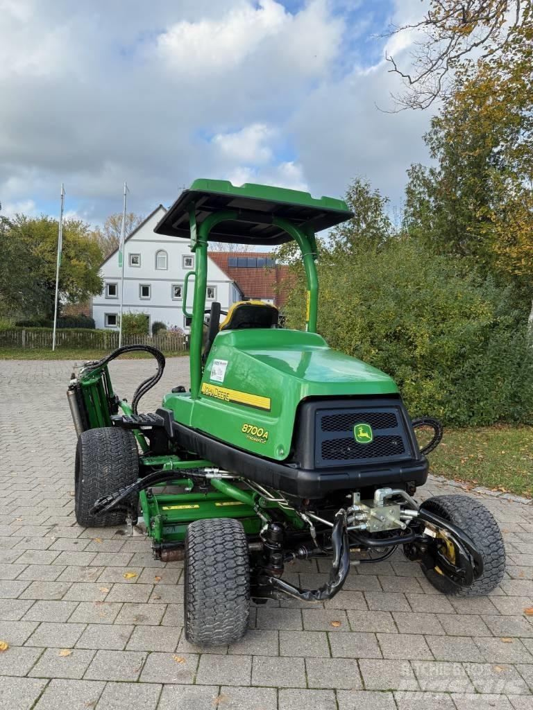 John Deere 8700 A Kosačky fervejí