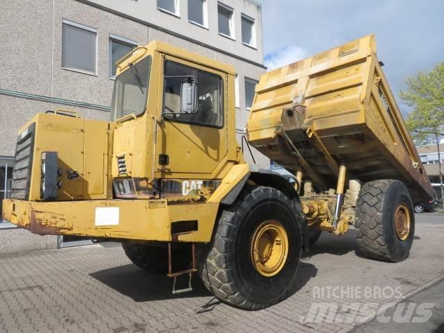 CAT  D40 Dumper Kĺbové nákladné autá