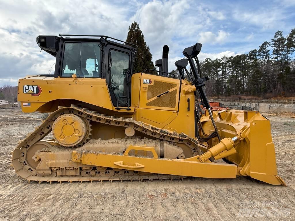 CAT D 6 Pásové dozéry